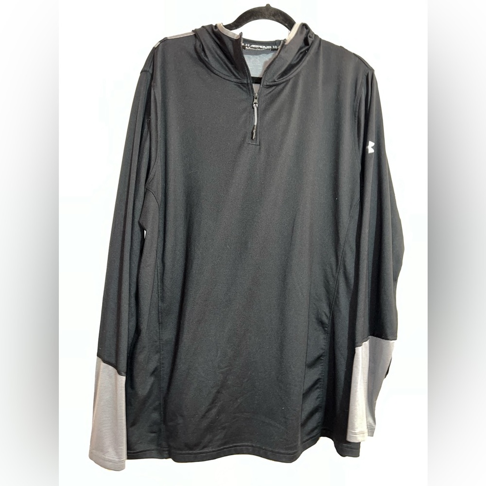 BNWOT Under Armour Black hooded Top Size 2XL